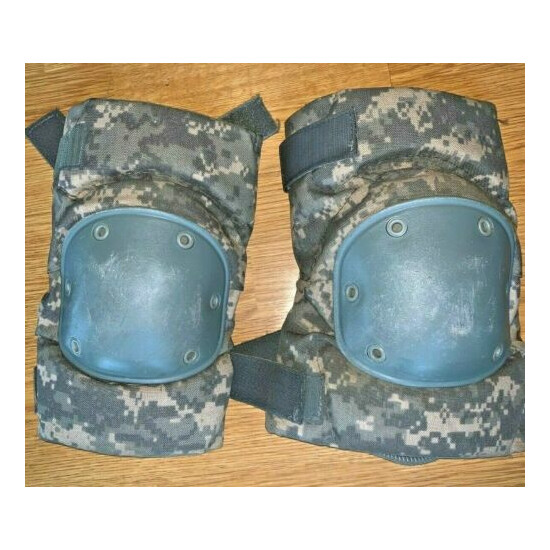 Genuine US Military Issue ACU Universal Camo Tactical Knee Pads SM MED LARGE VGC {1}