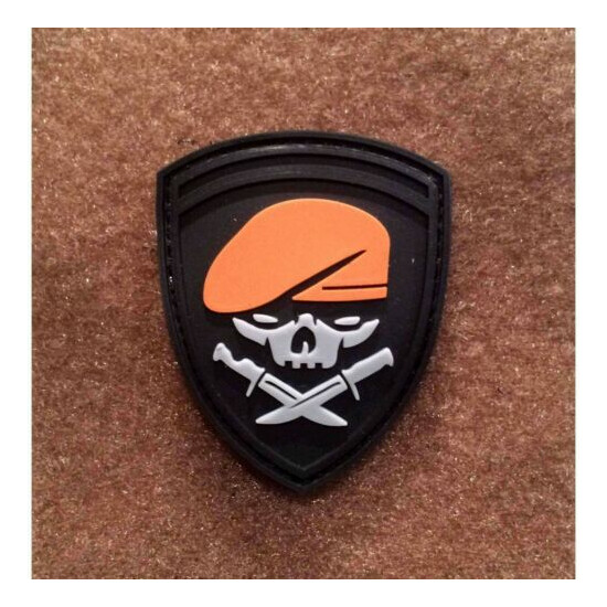 Beret SKULL and Knives PVC Morale Patch {1}