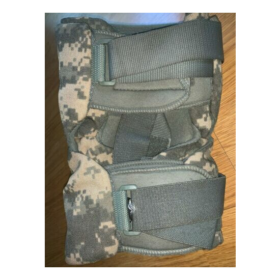 Genuine US Military Issue ACU Universal Camo Tactical Knee Pads SM MED LARGE VGC {5}