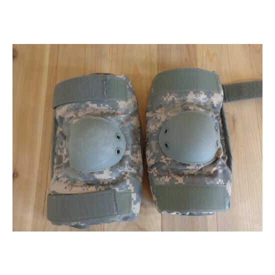 Military ELBOW PADS One Pair SIZE LARGE Digital Camo Camouflage Green Gray Beige {1}
